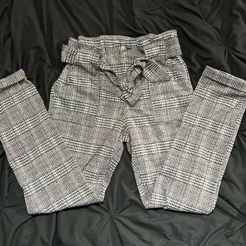 Juniors plaid black, white and slight reddish pink size 3 SO work pants size 3